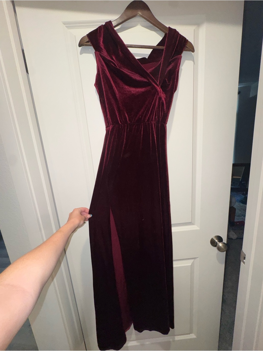 Elegant Women's Velvet Maxi Dress in Deep Burgundy